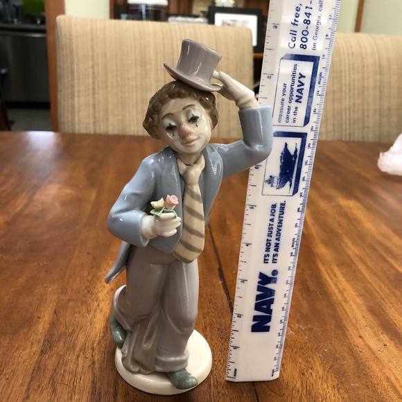 Nadal Clown with Flowers Porcelain Statuette - Picture 6 of 6